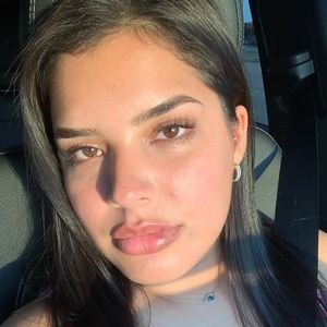 Meet your Posher, Yesenia